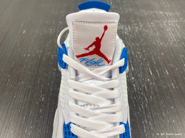 SB 4 Retro Jordan DR5415-104 0629